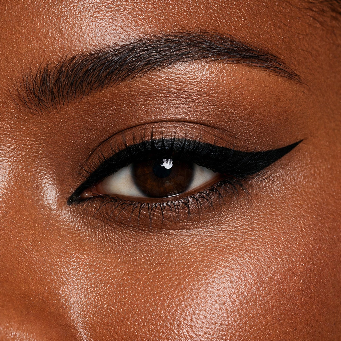 Eagle-Claw Angled Liquid Eyeliner