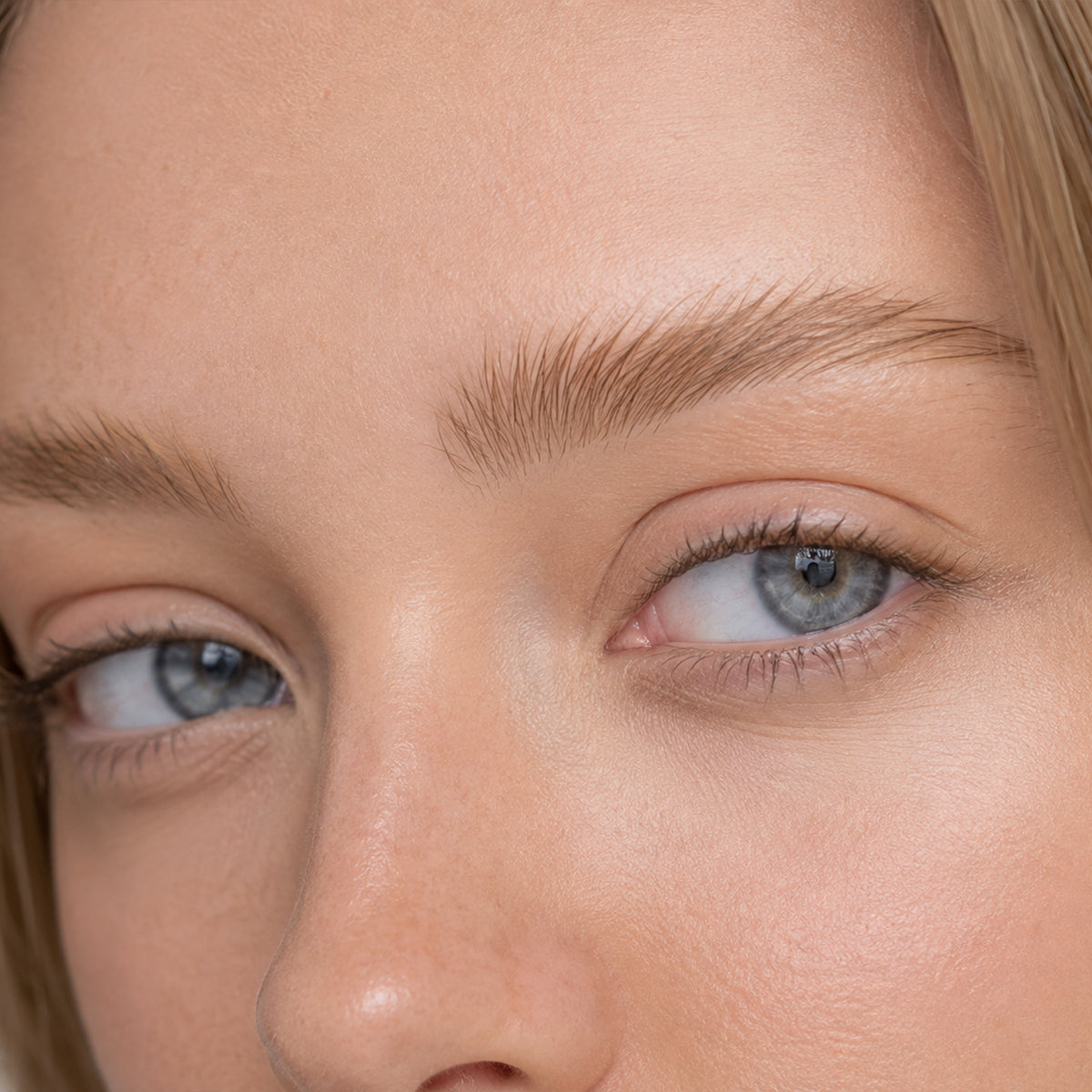 Micro Precision Brow Pen — Golden Caramel